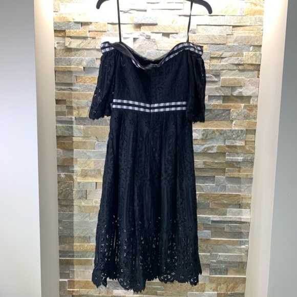 Laundry By Shelli Segal Off-the-Shoulder Lace Dress - Picture 6 of 8